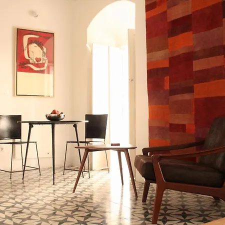 Siete Balcones Y Un Patio *